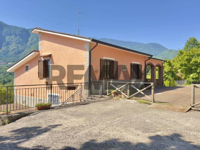 Villa in vendita a Pietrastornina AV
