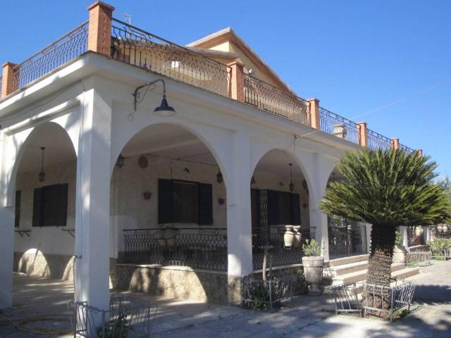 Villa in vendita a Pietraperzia EN