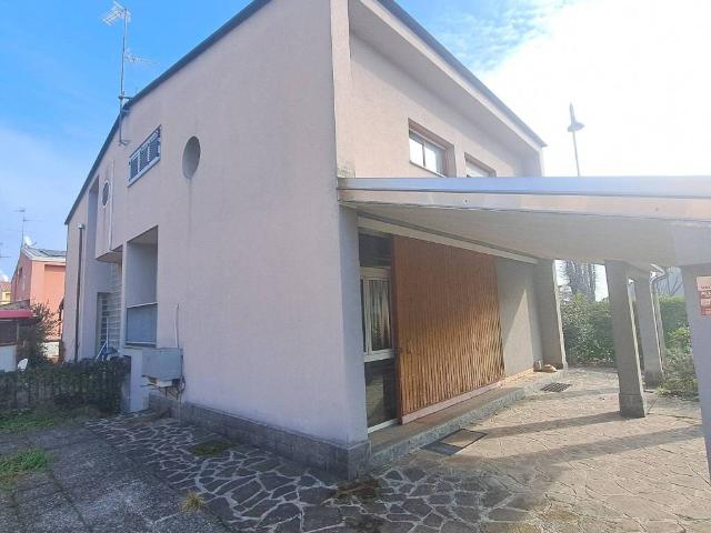 Villa in vendita a Pieve Emanuele MI