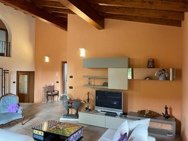 Villa in vendita a Pieve San Giacomo CR