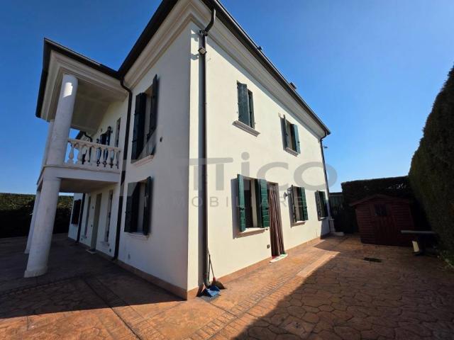 Villa in vendita a Pincara RO
