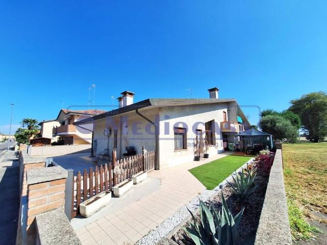Villa in vendita a Pincara RO