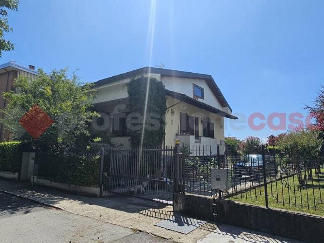 Villa in vendita a Pinerolo TO