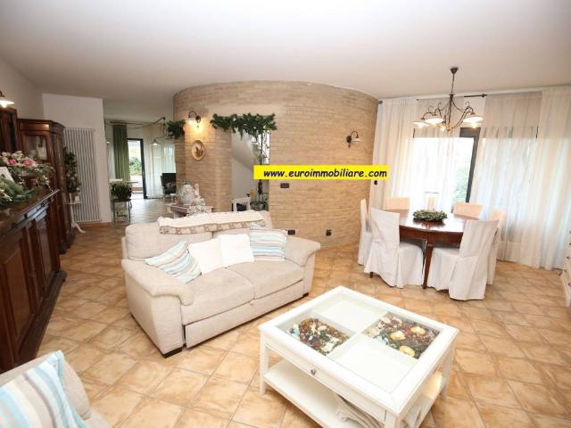 Villa in vendita a Pineto TE
