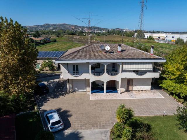 Villa in vendita a Pineto TE