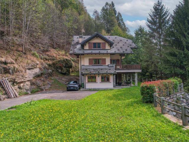 Villa in vendita a Piode