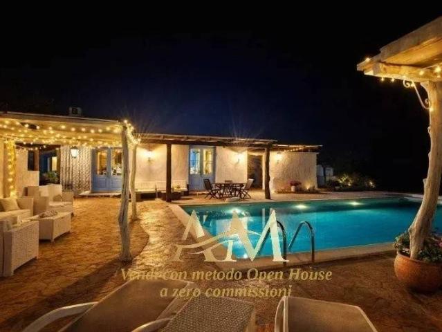 Villa in vendita a Piscinas CI