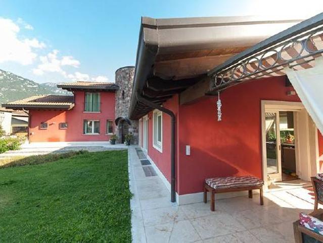 Villa in vendita a Pisogne BS