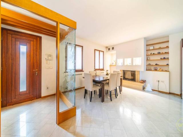 Villa in vendita a Pradamano UD