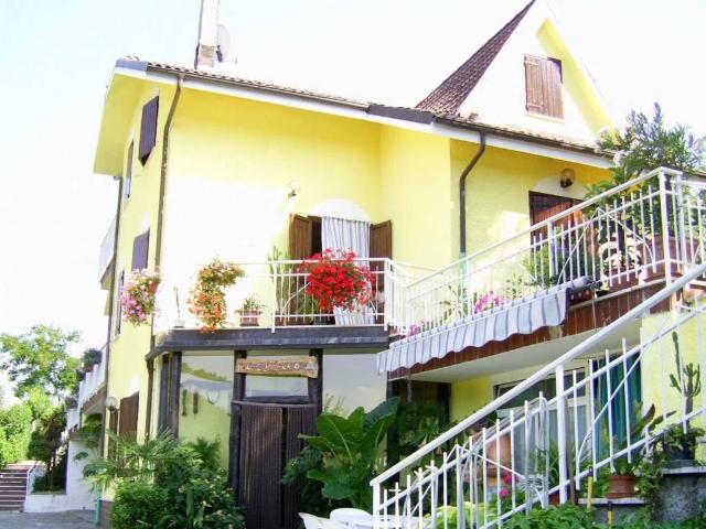 Villa in vendita a Prasco AL