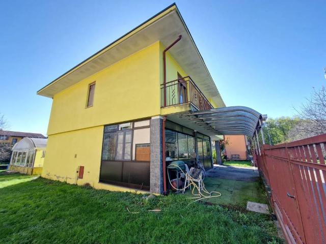 Villa in vendita a Prato Sesia NO