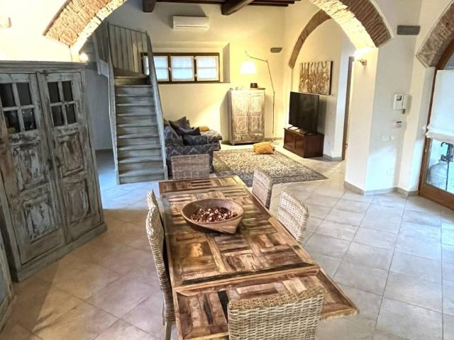 Villa in vendita a Prato PO