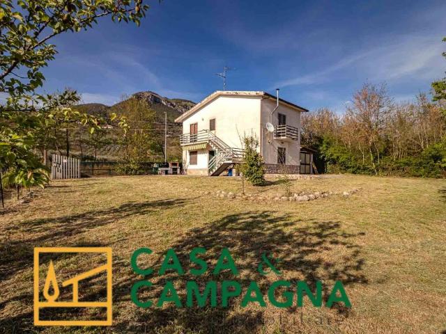 Villa in vendita a Pratella CE