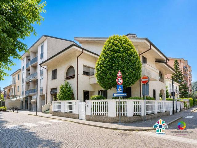 Villa in vendita a Pregnana Milanese MI