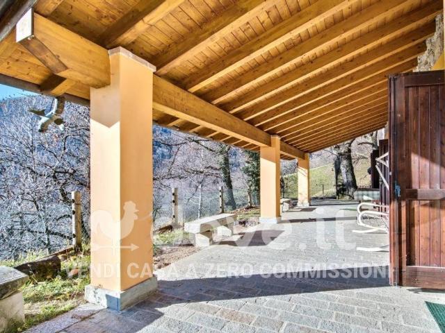 Villa in vendita a Predore BG