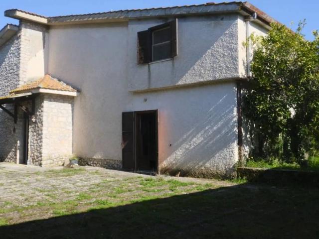 Villa in vendita a Priverno LT