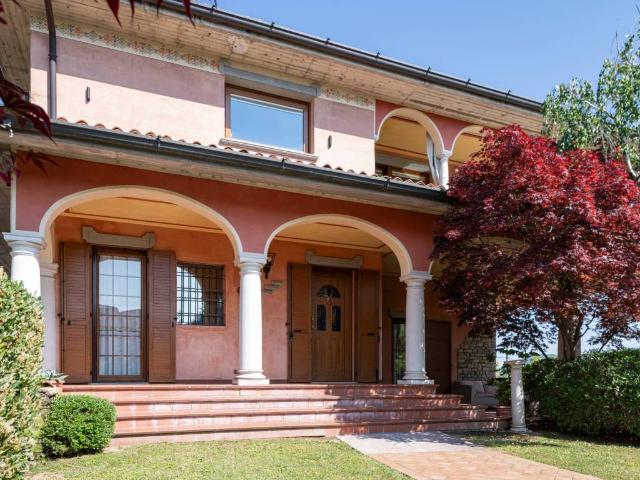 Villa in vendita a Provaglio d'Iseo BS