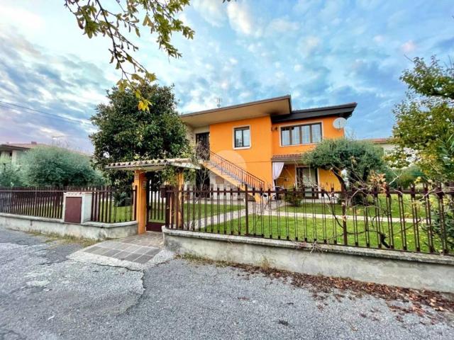 Villa in vendita a Puegnago sul Garda BS