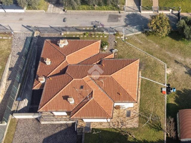 Villa in vendita a Puegnago sul Garda BS