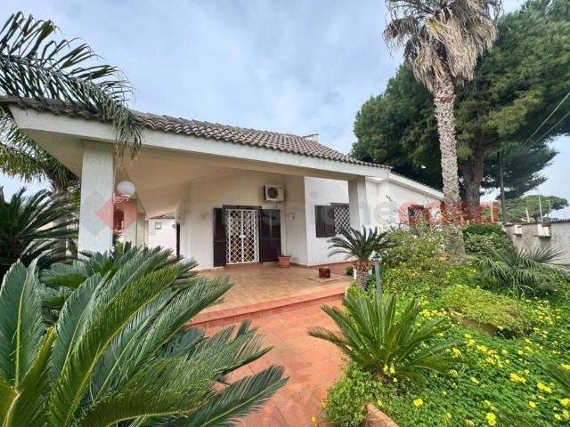 Villa in vendita a Pulsano TA