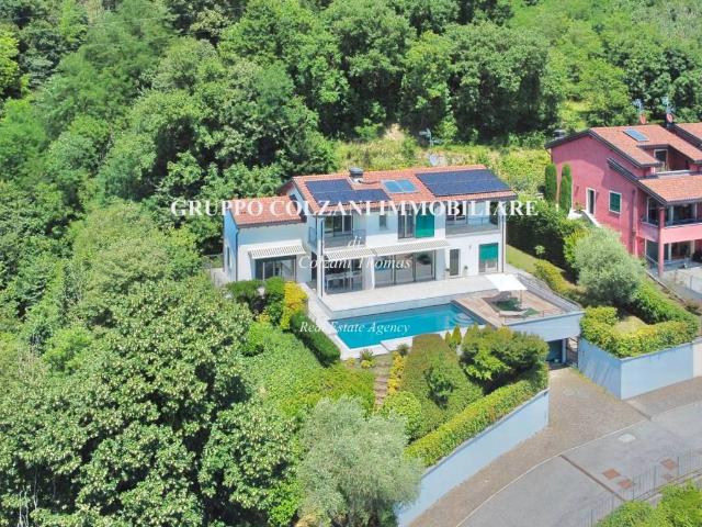 Villa in vendita a Pusiano CO