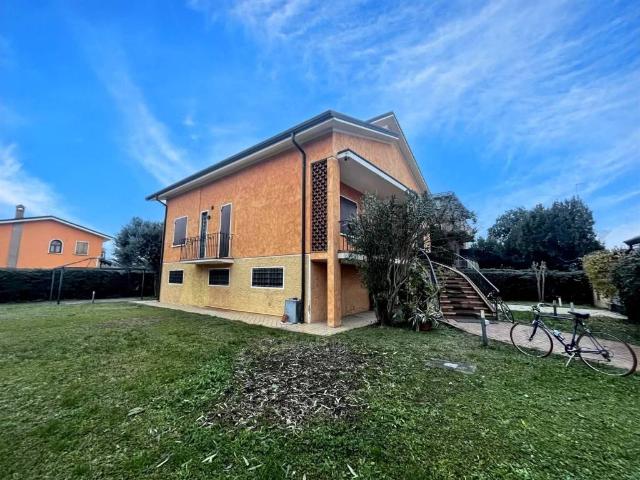 Villa in vendita a Quistello MN
