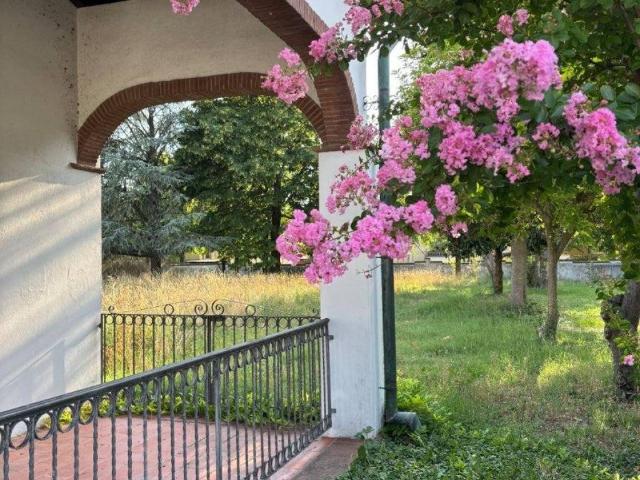 Villa in vendita a Quistello MN