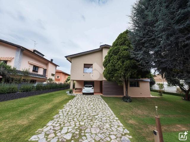 Villa in vendita a Rovato BS