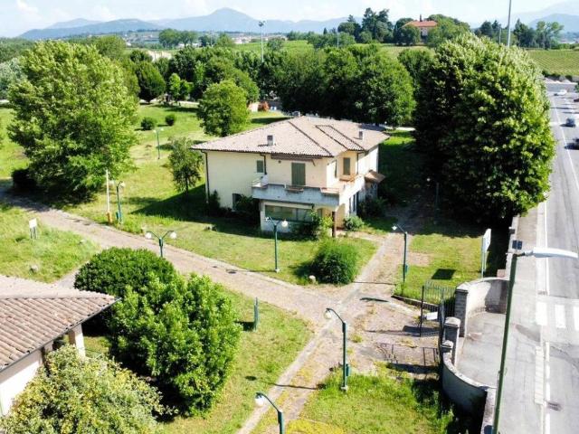 Villa in vendita a Rovato BS