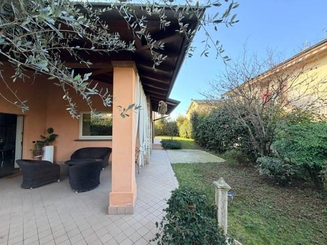 Villa in vendita a Rovato BS