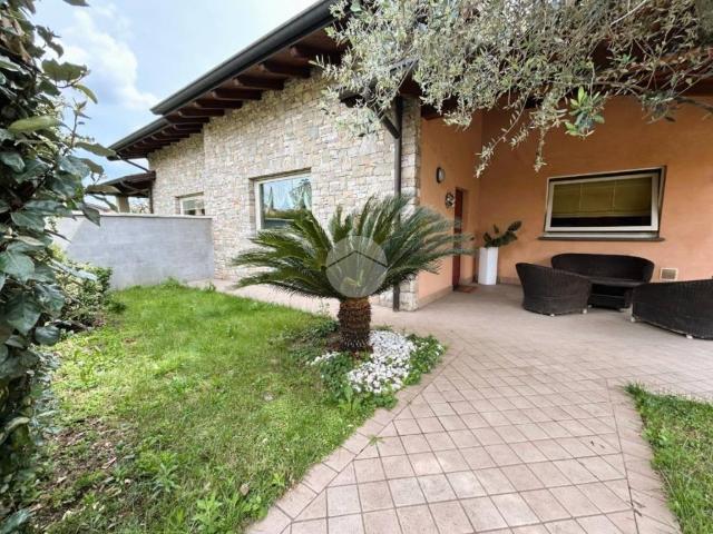 Villa in vendita a Rovato BS