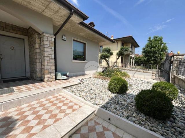 Villa in vendita a Rovato BS