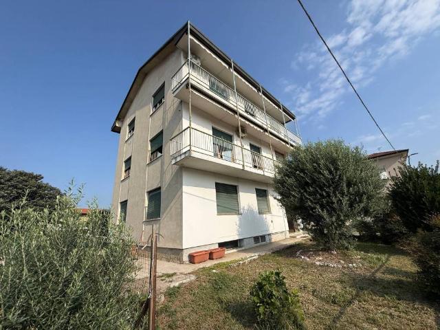 Villa in vendita a Rovellasca CO