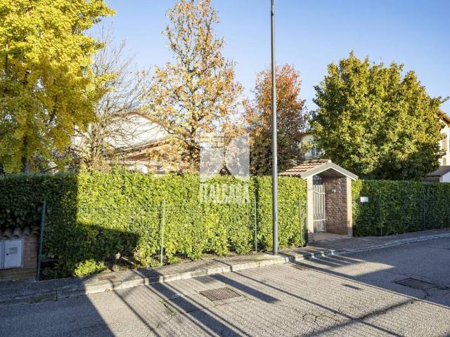 Villa in vendita a Roverbella MN
