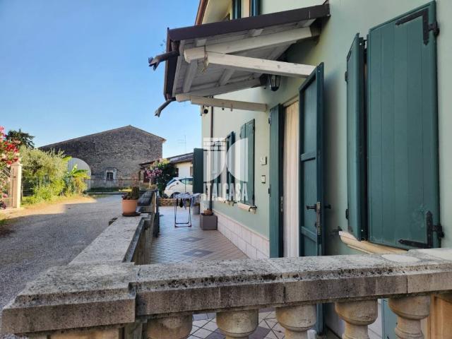 Villa in vendita a Roverbella MN