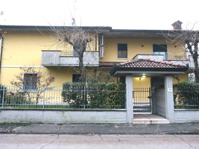 Villa in vendita a Roverbella MN