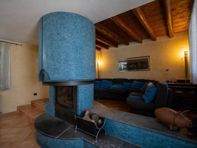 Villa in vendita a Roverbella MN