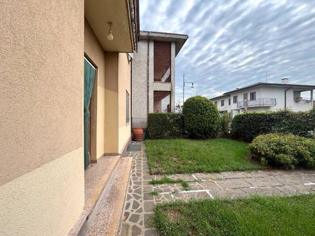 Villa in vendita a Roverbella MN