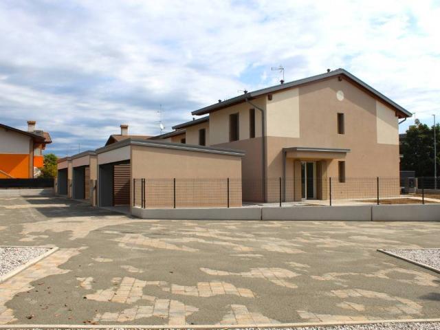 Villa in vendita a Roveredo in Piano PN