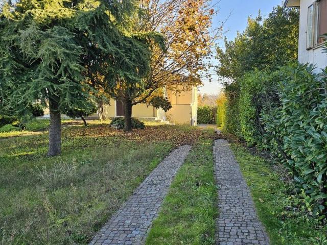 Villa in vendita a Rovescala PV
