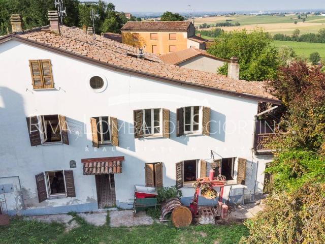 Villa in vendita a Rovescala PV