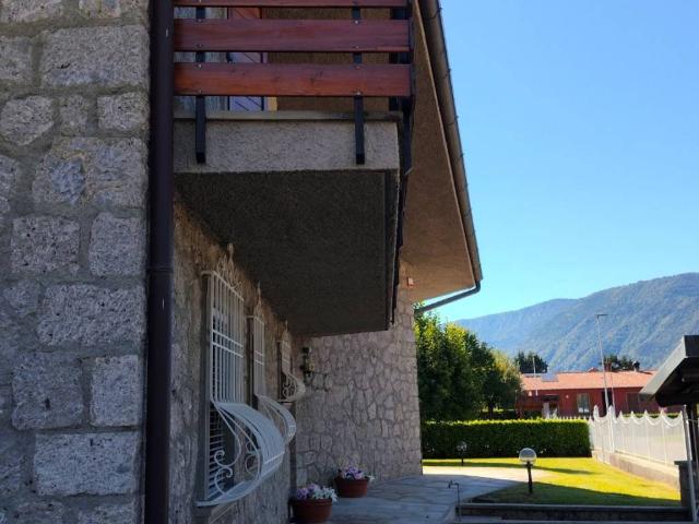 Villa in vendita a Rovetta BG