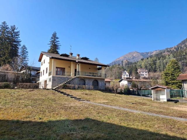 Villa in vendita a Rovetta BG