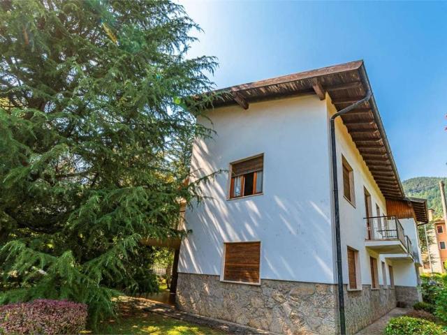 Villa in vendita a Rovetta BG