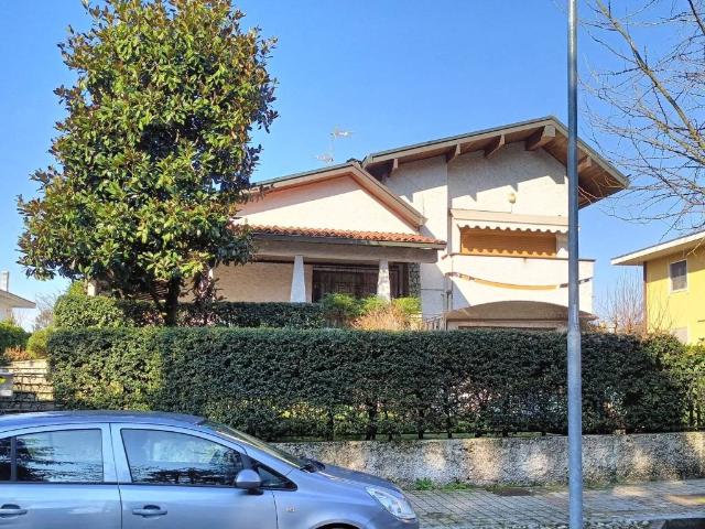 Villa in vendita a Rozzano MI