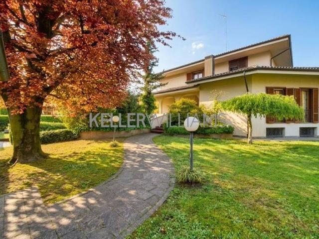 Villa in vendita a Rozzano MI