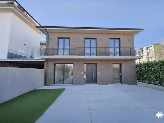 Villa in vendita a Robbio PV