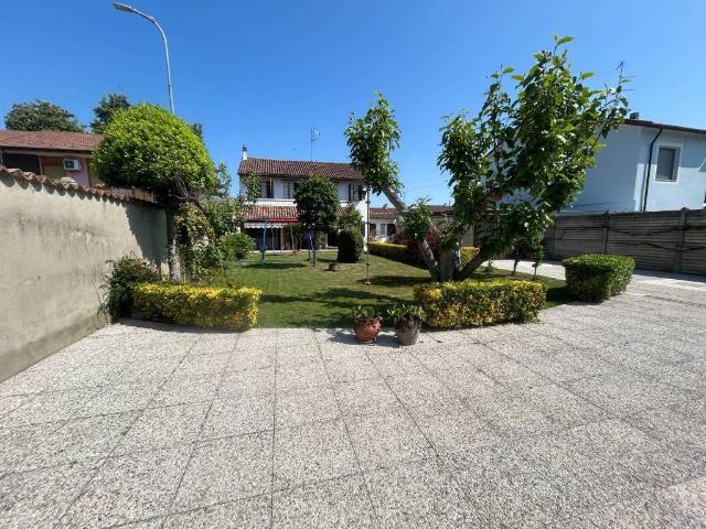 Villa in vendita a Robbio PV