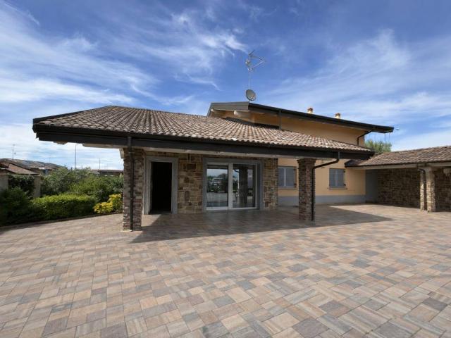 Villa in vendita a Robbio PV