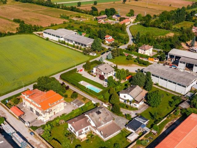Villa in vendita a Robecco sul Naviglio MI